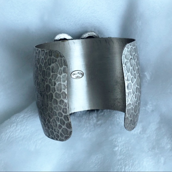 Ollipop Flower Cuff Bracelet 🌼 - Picture 4 of 5